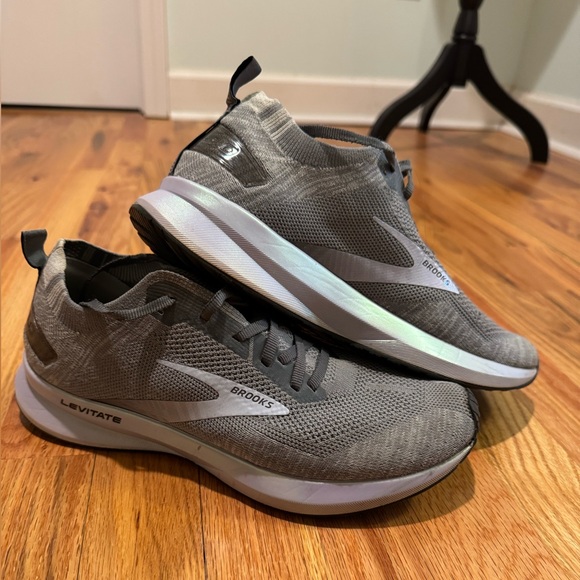 BROOKS Levitate 4 Running Shoes Size 9.5 - Picture 2 of 15
